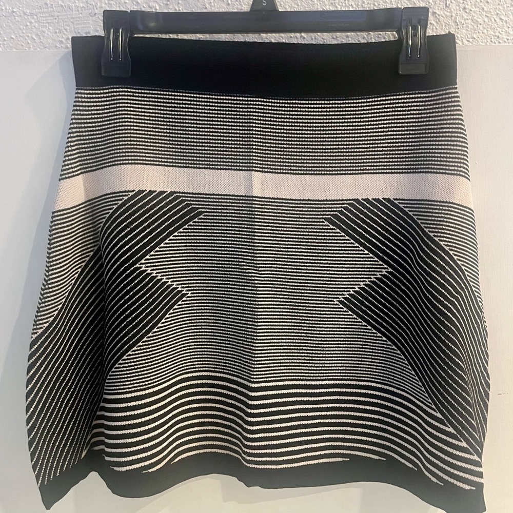 Olive & oak Black and White Striped short Women's Skirt size small